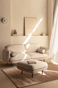 Trivietė sofa su pufu BIELA, pagrindinis vaizdas