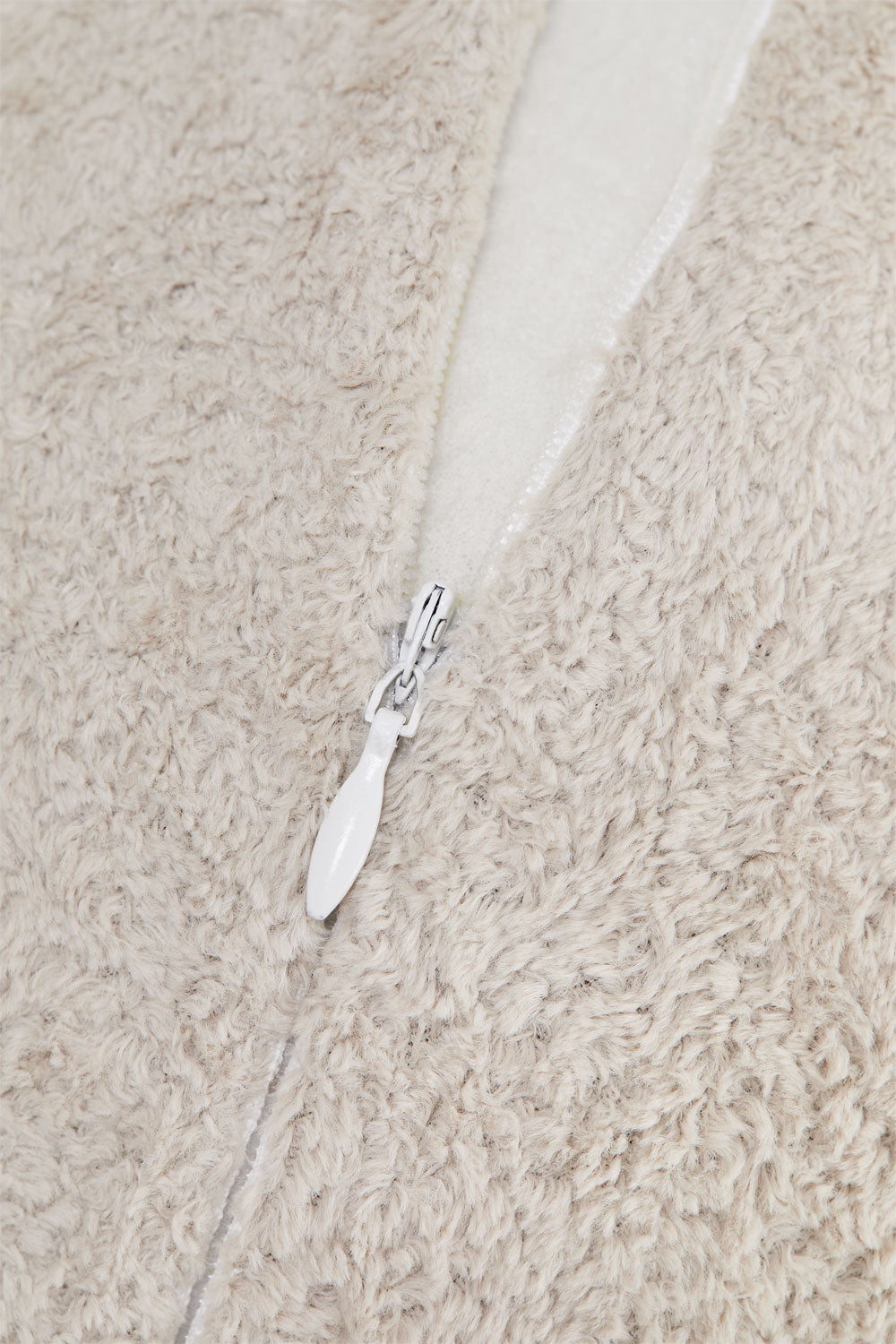 Keturvietė sofa ANGELERA – atspalvio detalė