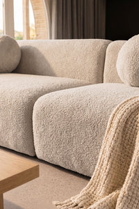 Keturvietė sofa ANGELERA – interjere
