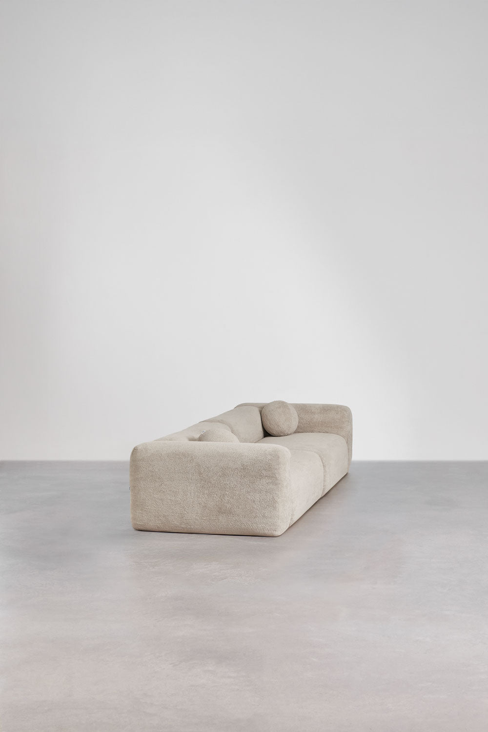 Keturvietė sofa ANGELERA – kitu rakursu