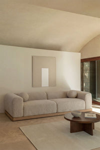 Keturvietė sofa ANGELERA, kreminis sintetinis kailis, akacijos pagrindas
