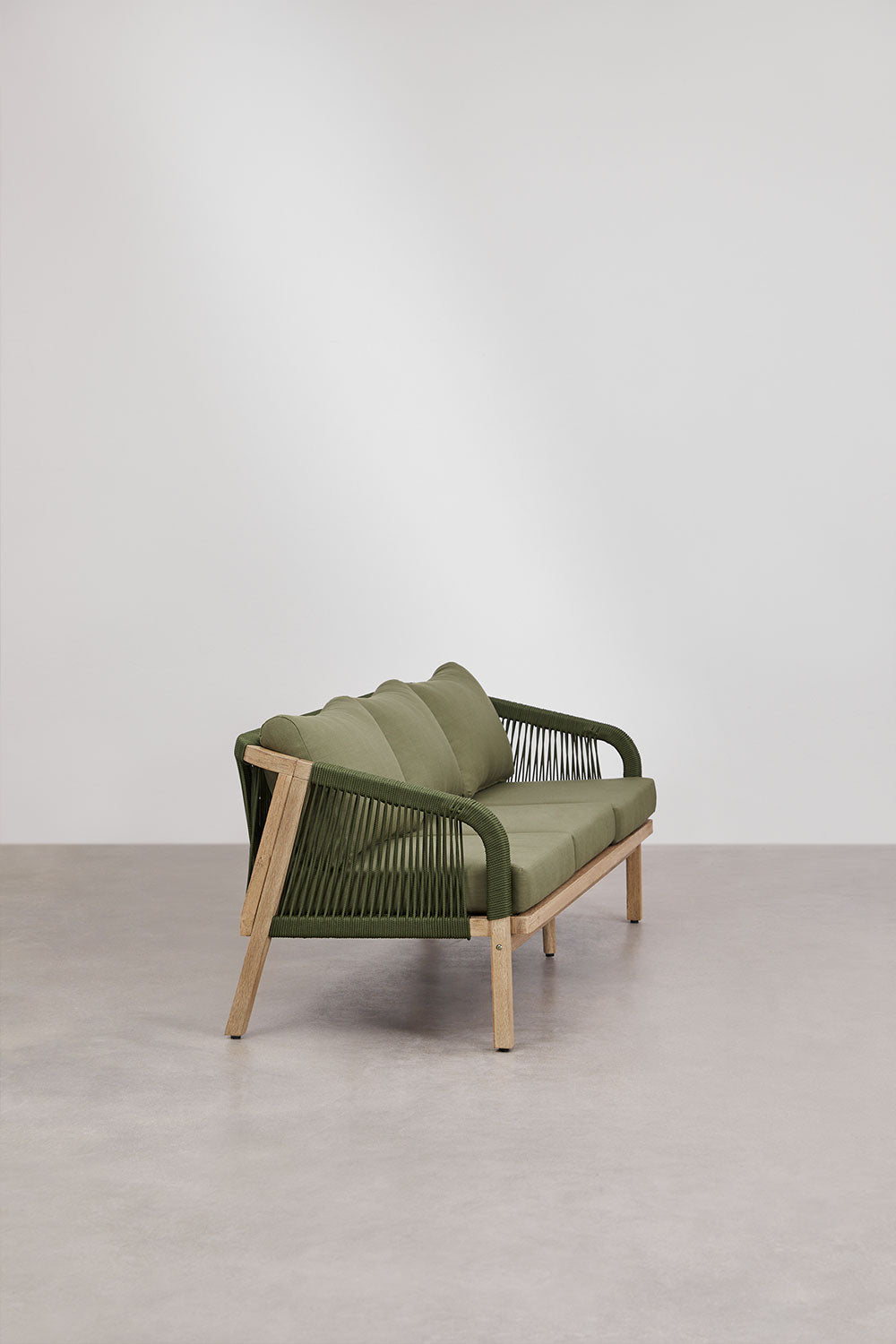 Sofa DALLAS, 3 vietų, akacijos mediena + virvelė, kariuomenės žalia