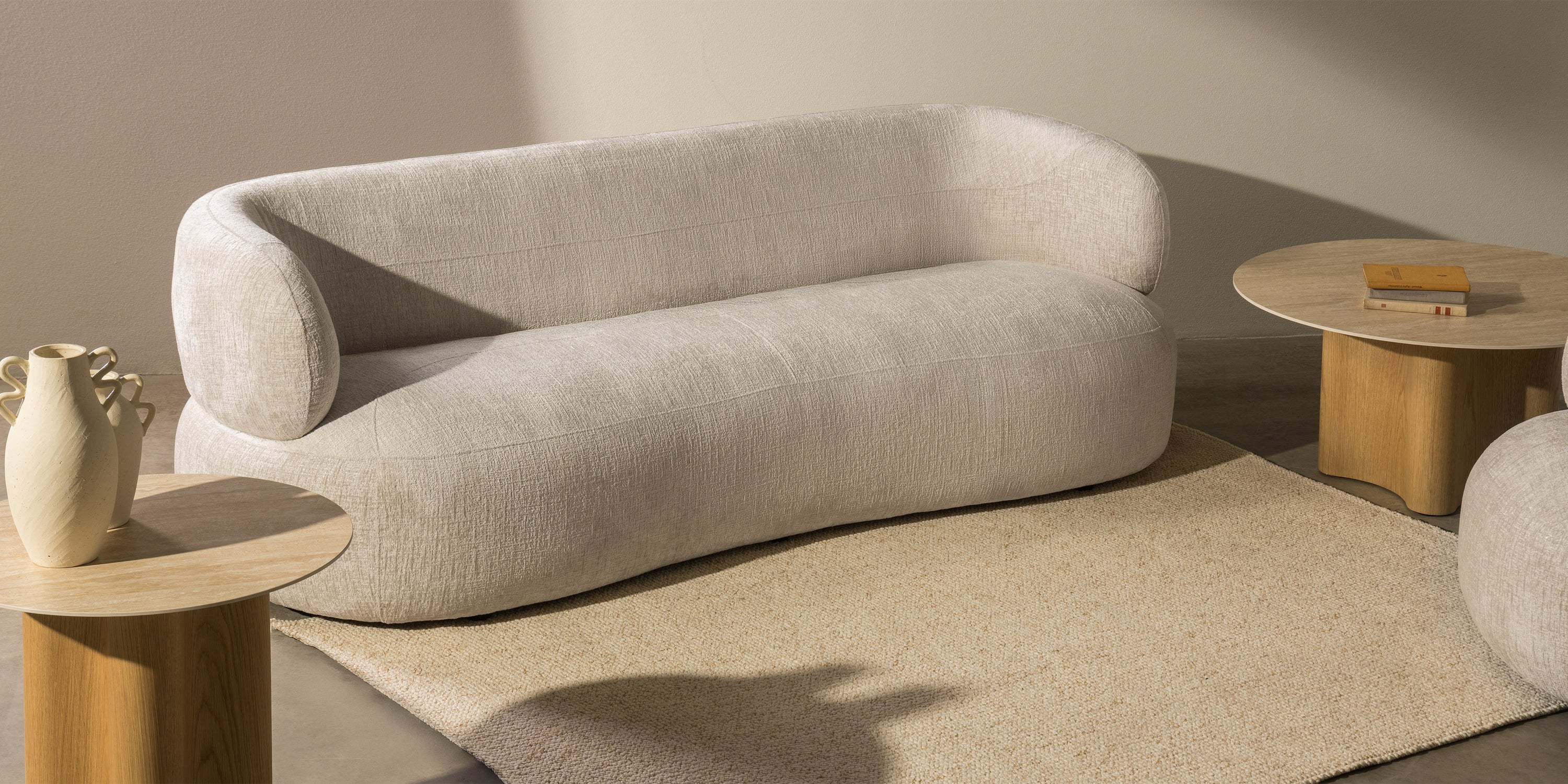 Sofa TIUBO, šviesiai smėlio spalvos