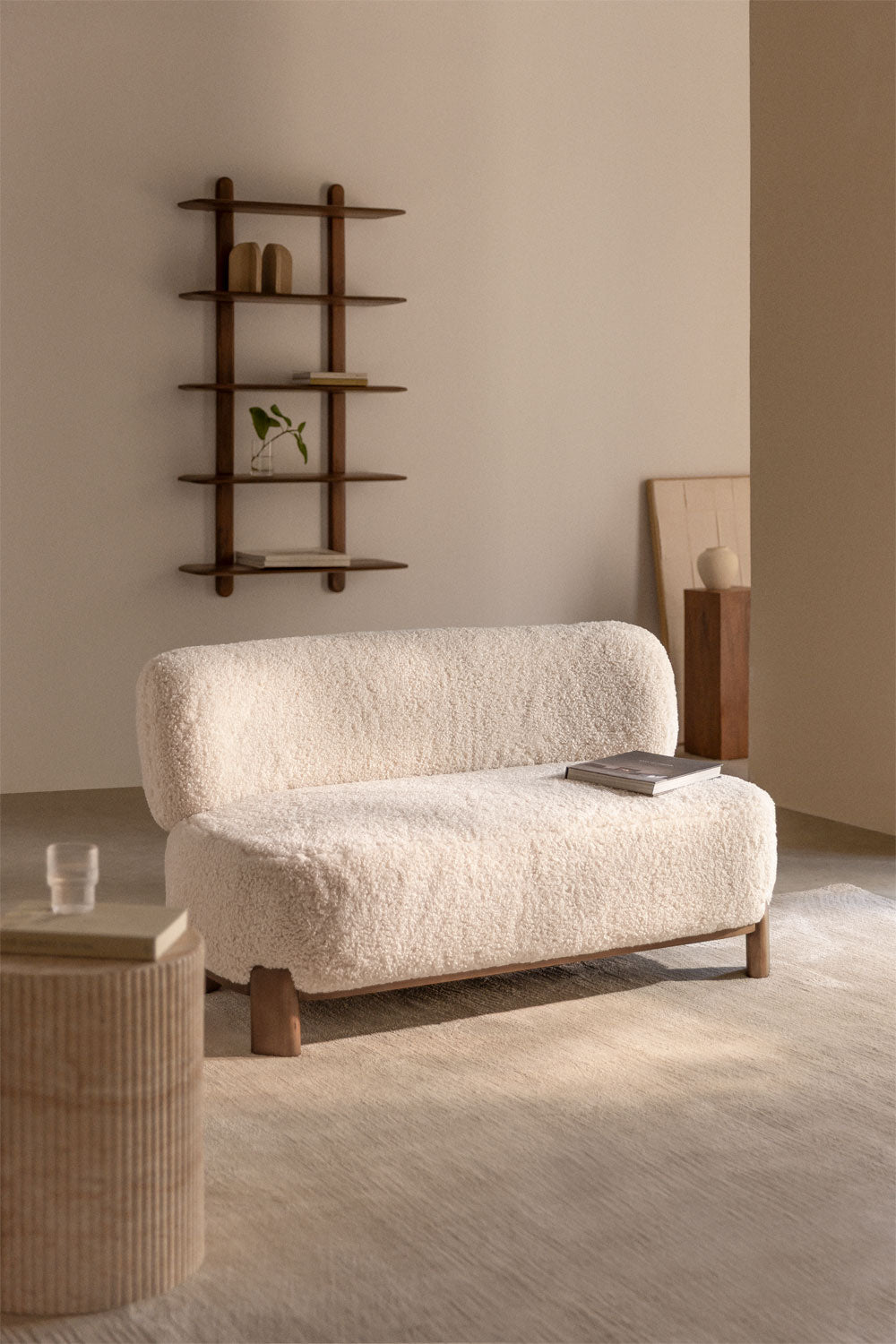 Dvivietė sofa ELDRENA, kreminis sintetinis kailis