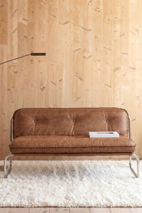 Dvivietė sofa MATILENA baltame fone, dirbtinė oda kupranugario boucle