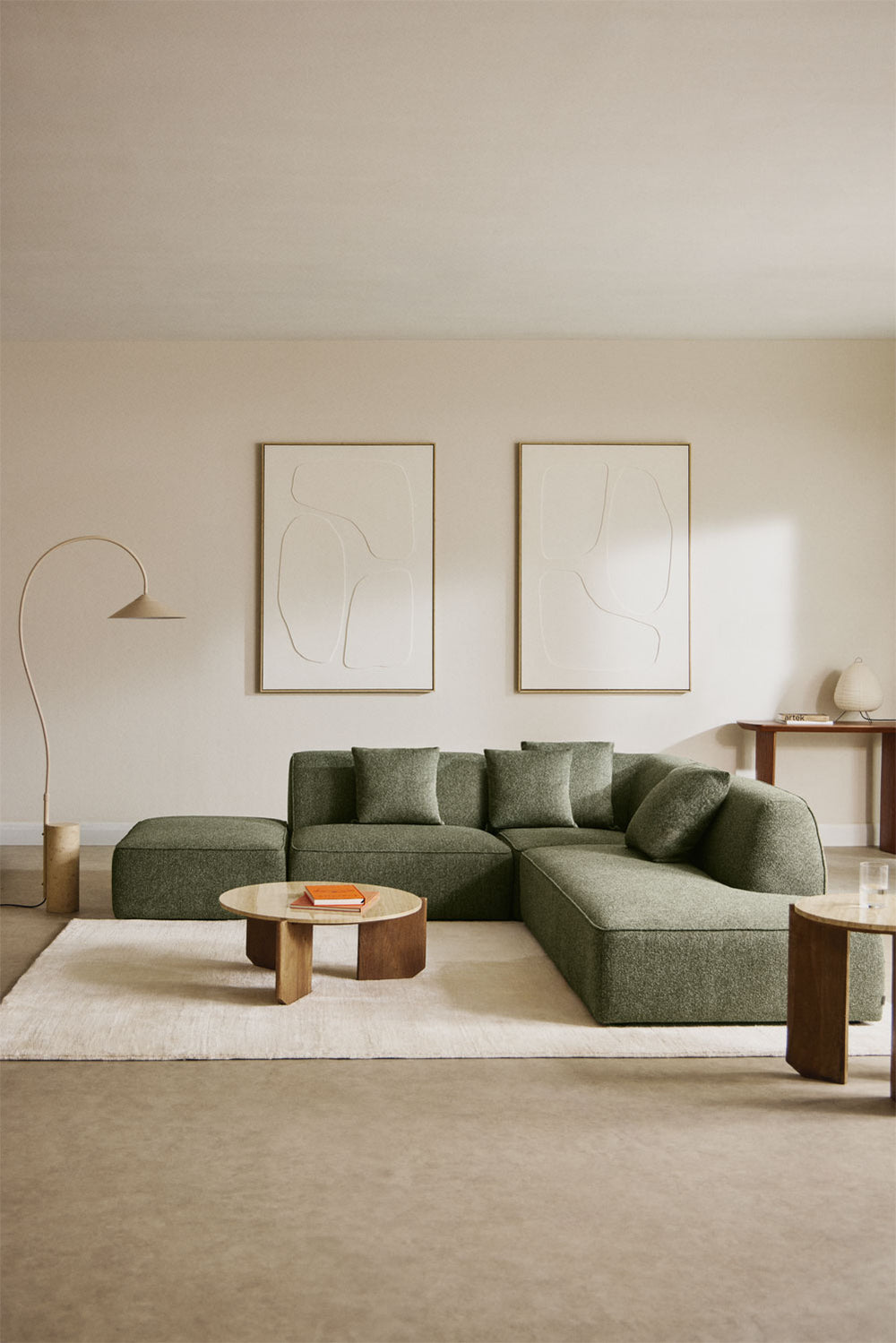 Kampinė sofa KARDENA su gultu ir pufu, šalavijo žalios spalvos boucle, 265 cm