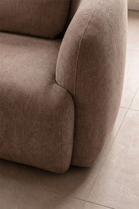 Modulinė sofa KOKETERA svetainės interjere, kviečių spalvos šenilas šenilo audinys