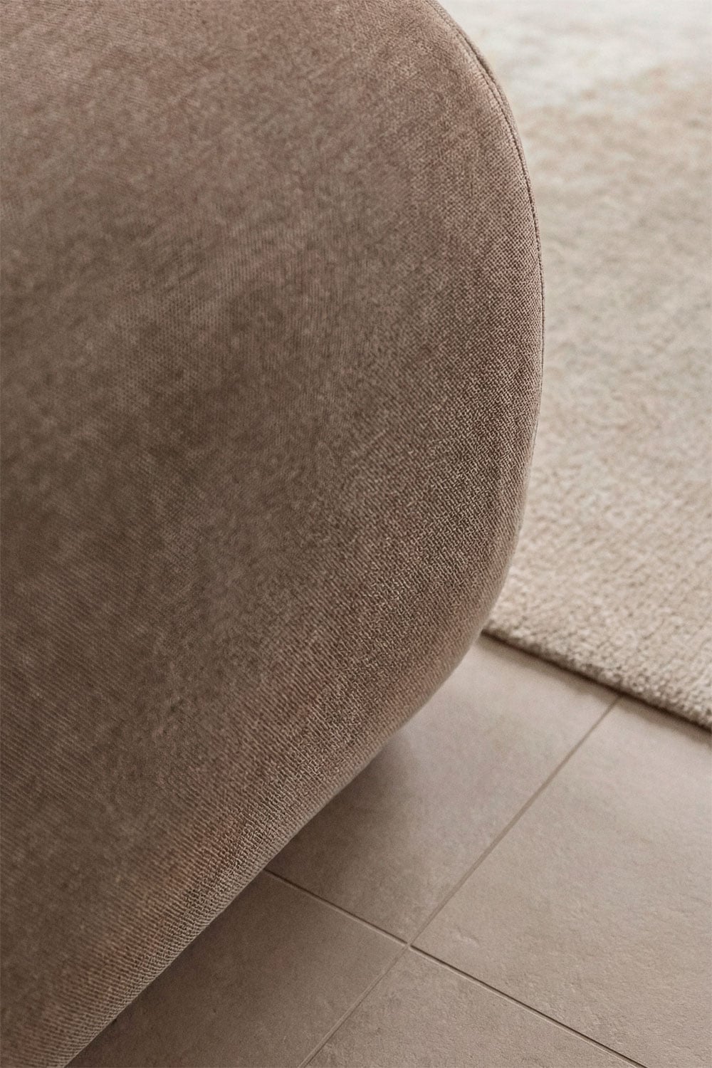 Modulinė sofa KOKETERA svetainės interjere