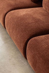 Modulinė sofa KOKETERA svetainės interjere