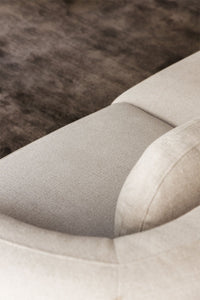 Modulinė sofa KOKETERA svetainės interjere, kreminis šenilas šenilo audinys