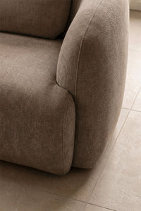 Modulinė sofa KOKETERA šviesiame svetainės interjere