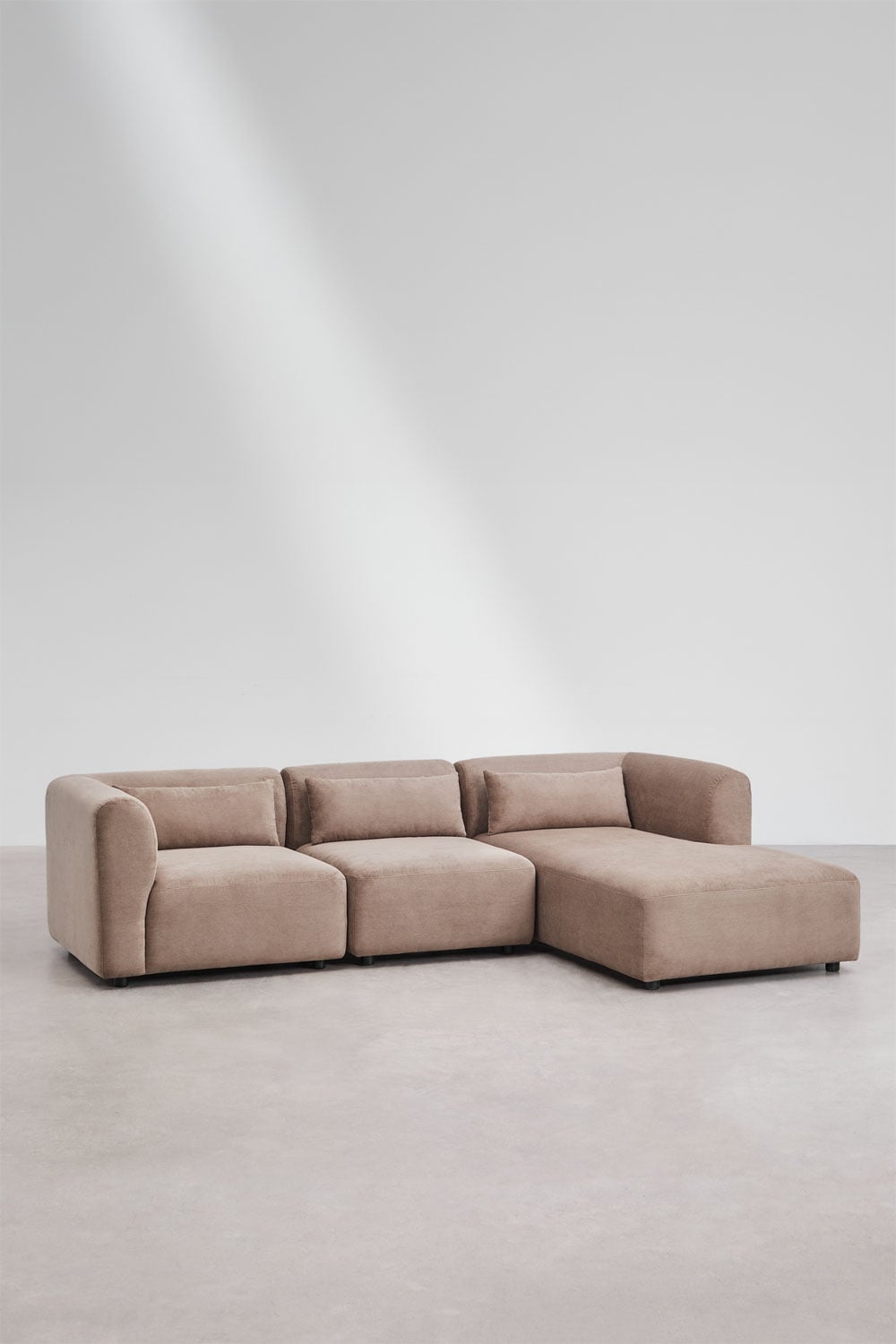 Sofa FOGLERA baltame fone šenilo