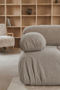 Modulinė sofa KENDALA realioje aplinkoje, boucle šalavijo žalia