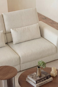 Modulinė sofa KATALENA minimalistiniame svetainės interjere