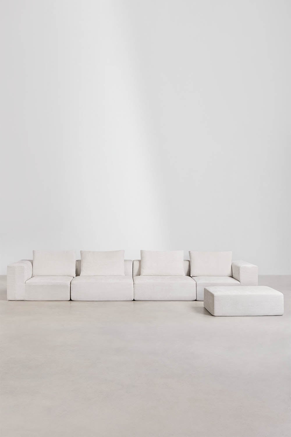 Modulinė sofa Norridge kontrastingame interjere