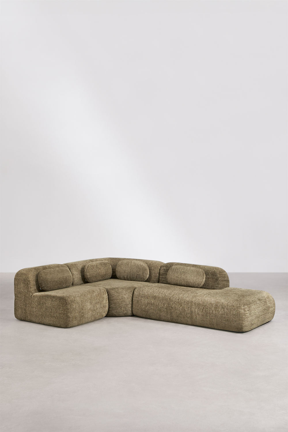 Modulinė kampinė sofa MERIDENA iš priekio, šalavijo žalia storas šenilo audinys