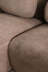 Modulinė sofa KOKETERA minimalistiniame svetainės interjere