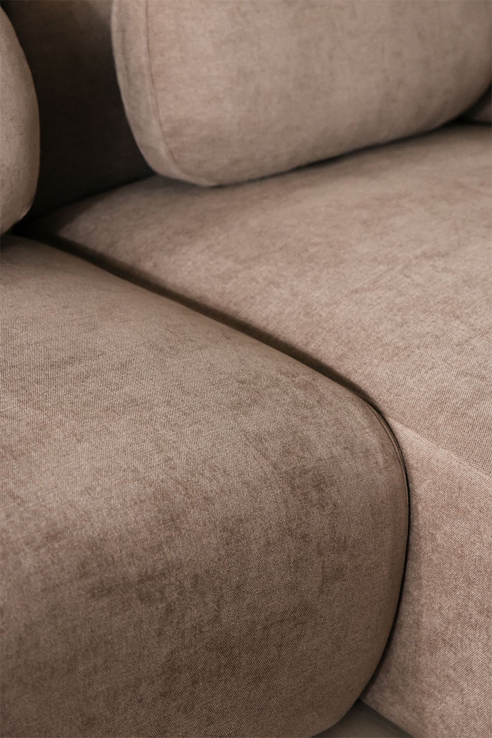 Modulinė sofa KOKETERA svetainės interjere
