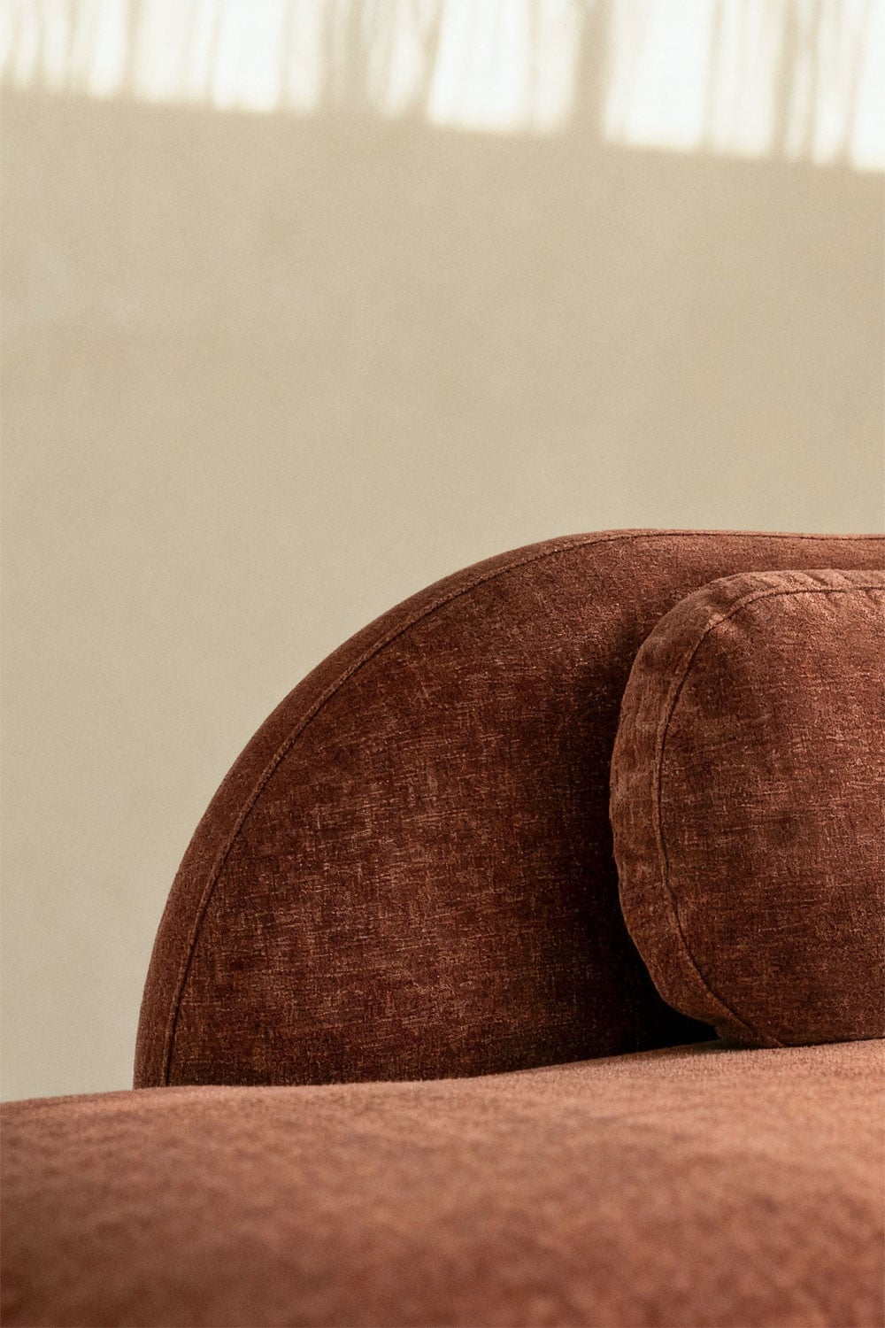 Modulinė sofa KOKETERA jaukiame svetainės interjere