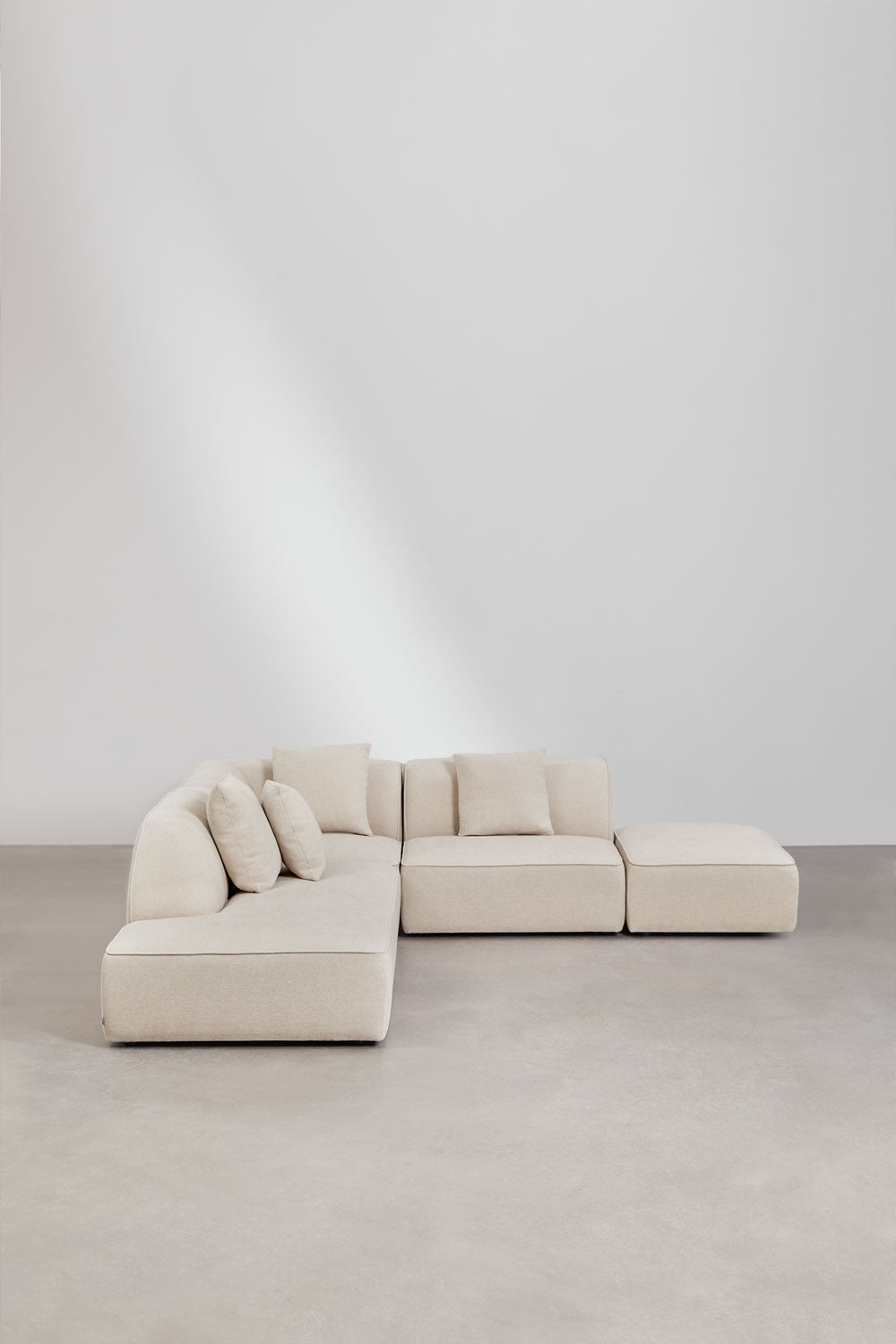 Modulinė kampinė sofa KARDENA su gultu ir pufu – artimas planas