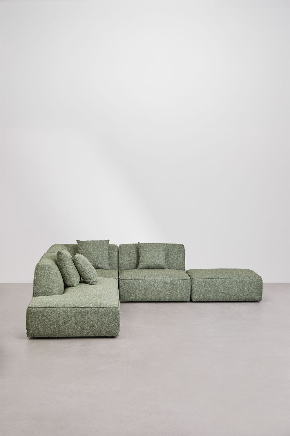 Modulinė kampinė sofa KARDENA su gultu ir pufu – detalus vaizdas