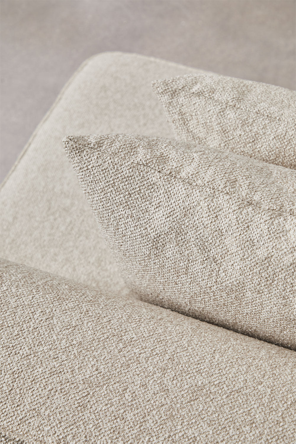 Modulinė kampinė sofa KARDENA su gultu ir pufu – fragmento vaizdas