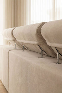 Kampinė sofa ARAMENA svetainės interjere