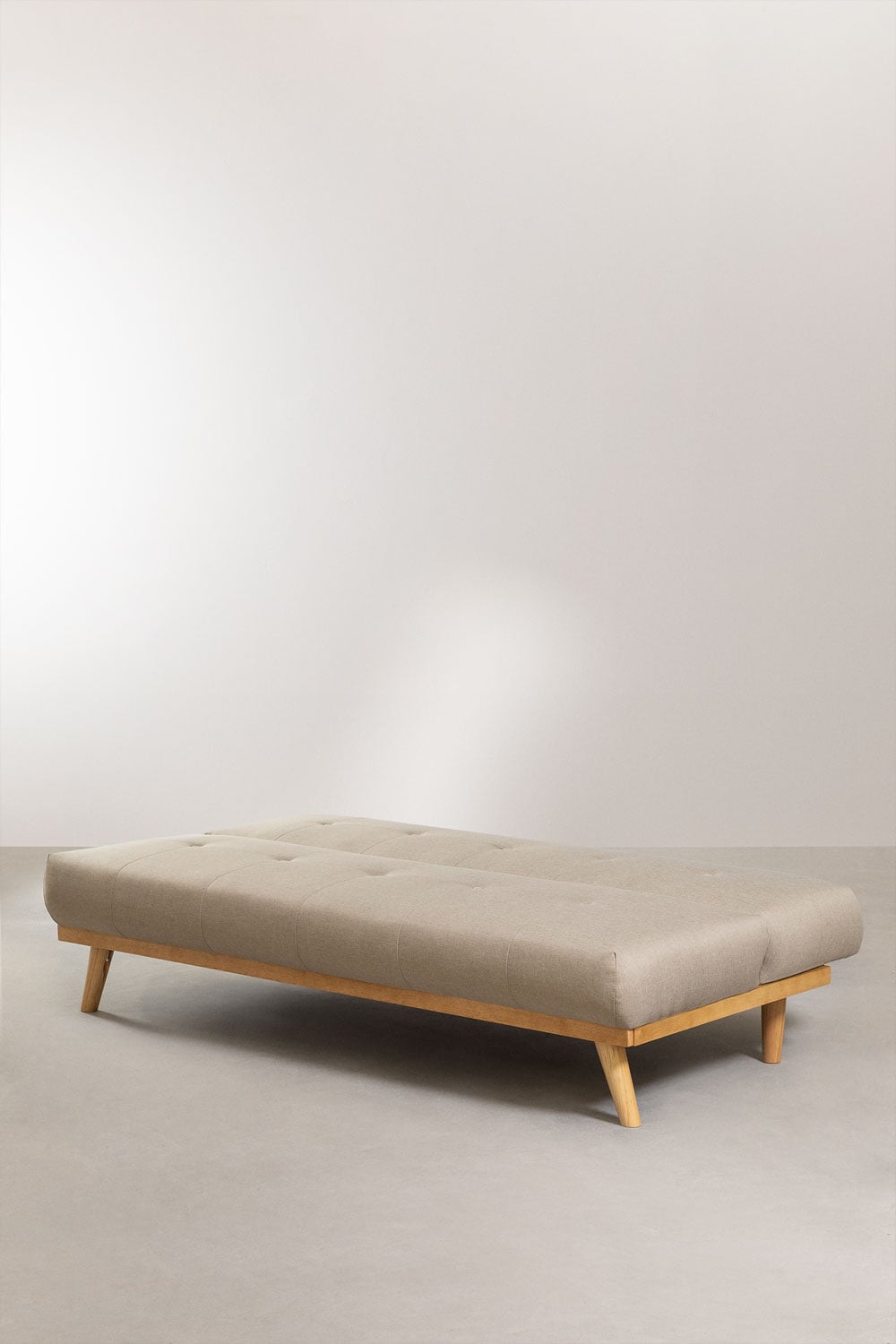 Dvivietė sofa-lova JUHLENA miegamajame, iš arti