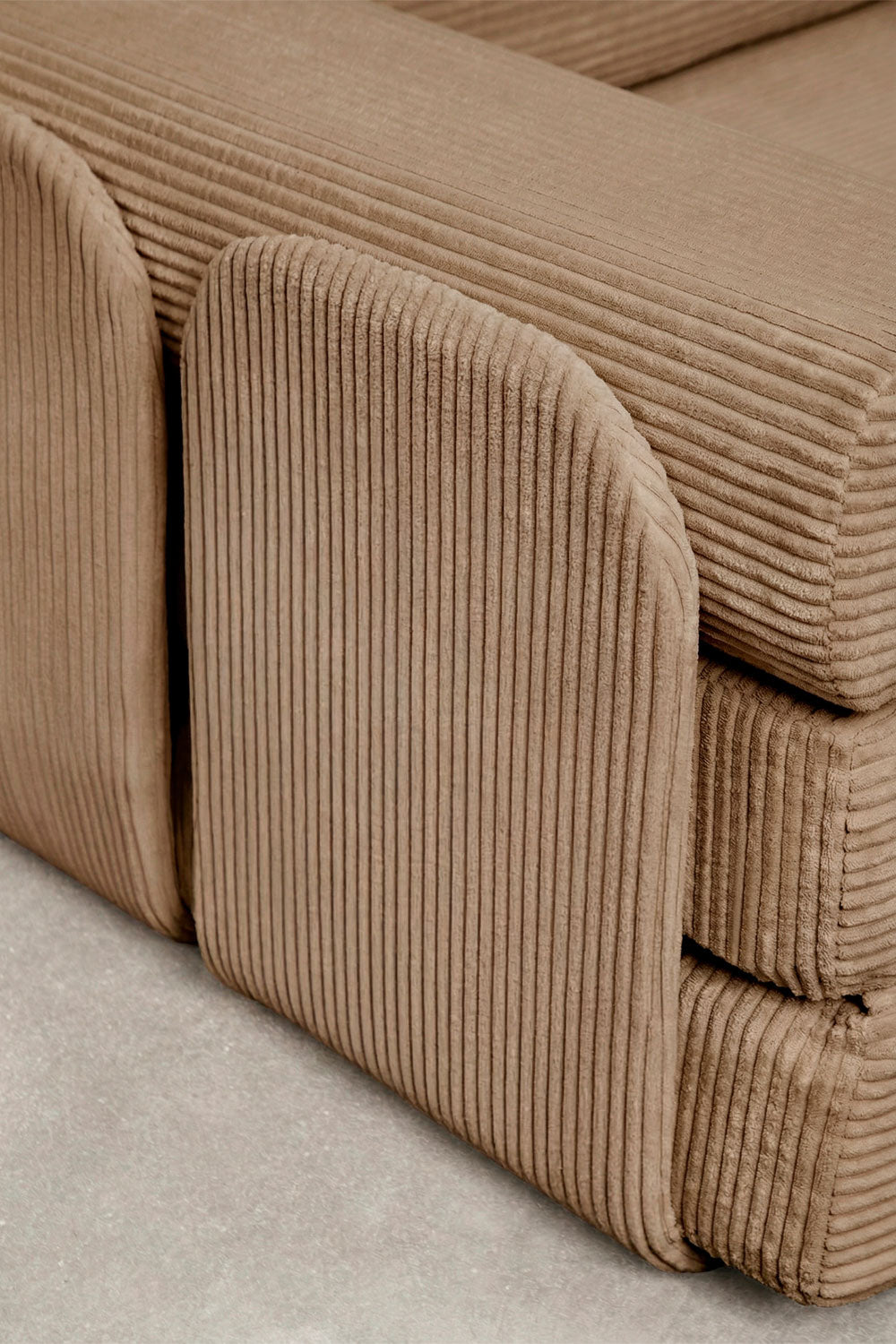 Sofa-lova PAULENA – paviršiaus detalė