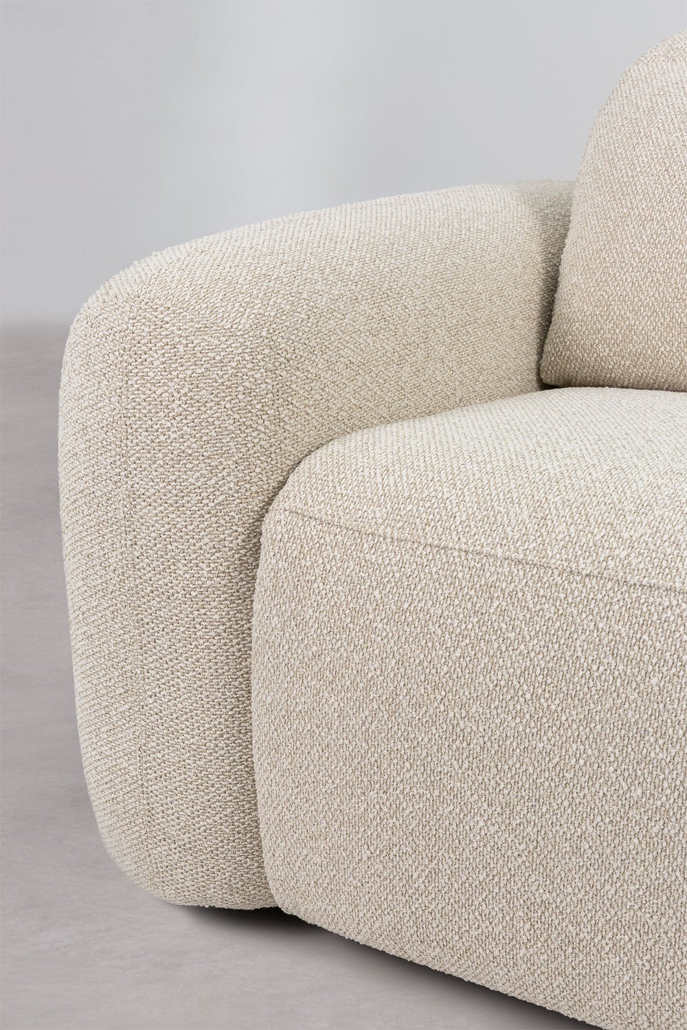 Trivietė elektrinė sofa PEGERA kontrastingame interjere