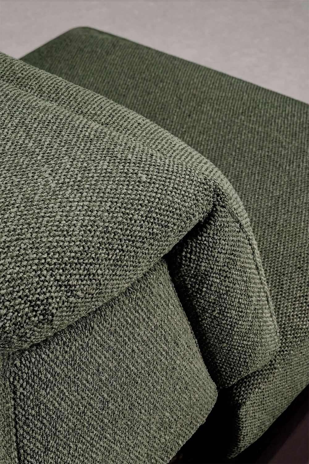 Trivietė elektrinė sofa PEGERA sagų dekoro detalė