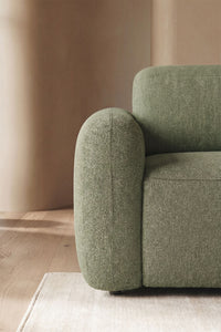 Trivietė elektrinė sofa PEGERA – interjere