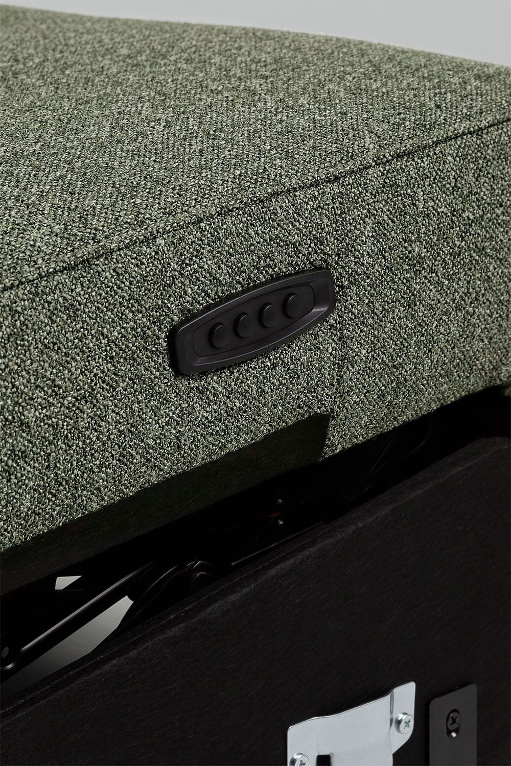 Trivietė elektrinė sofa PEGERA apvalintų formų detalė