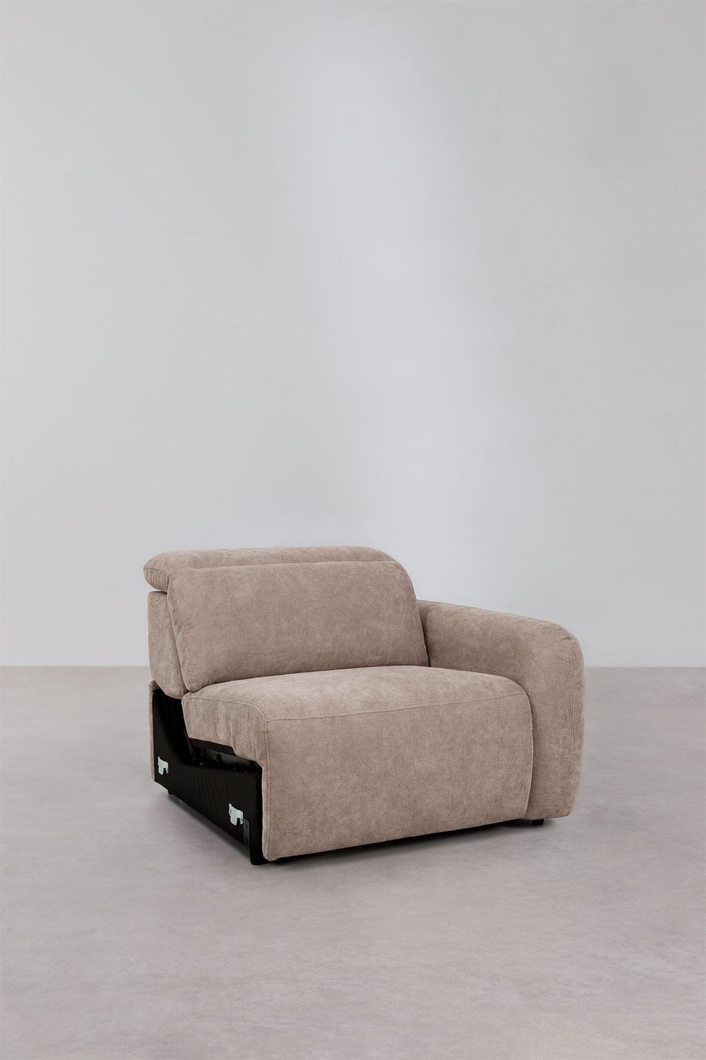Trivietė elektrinė sofa PEGERA pusiau išskleista