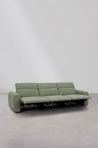 Trivietė elektrinė sofa PEGERA prie lango, šalavijo žalios spalvos boucle šenilo