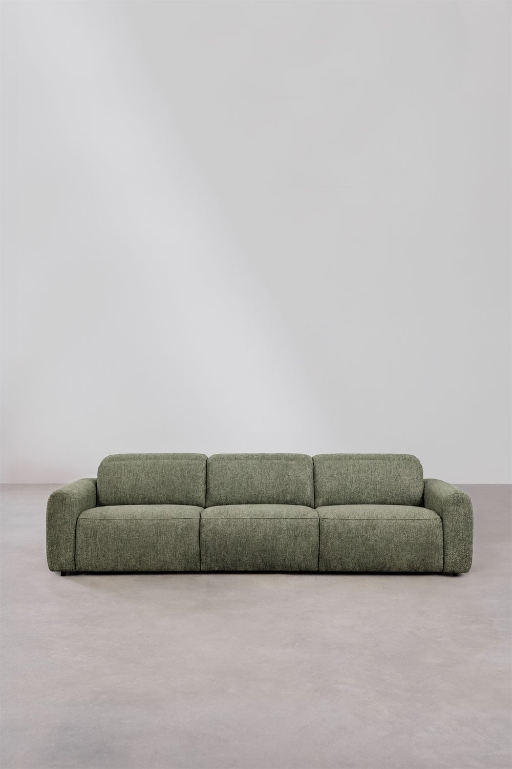 Trivietė elektrinė sofa PEGERA šalavijo žalios spalvos boucle šenilo artimu planu
