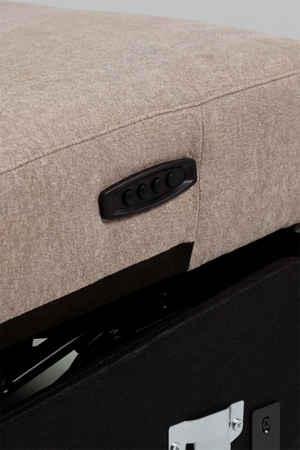 Trivietė elektrinė sofa PEGERA – paviršiaus tekstūra iš arti
