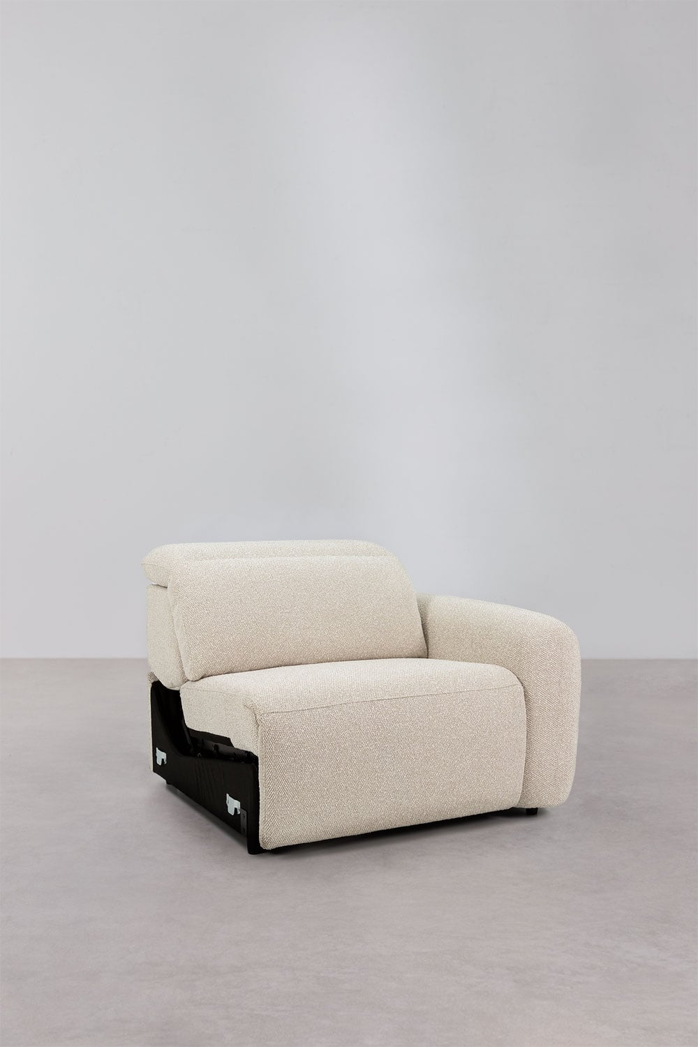 Trivietė elektrinė sofa PEGERA kraštų apdailos detalė