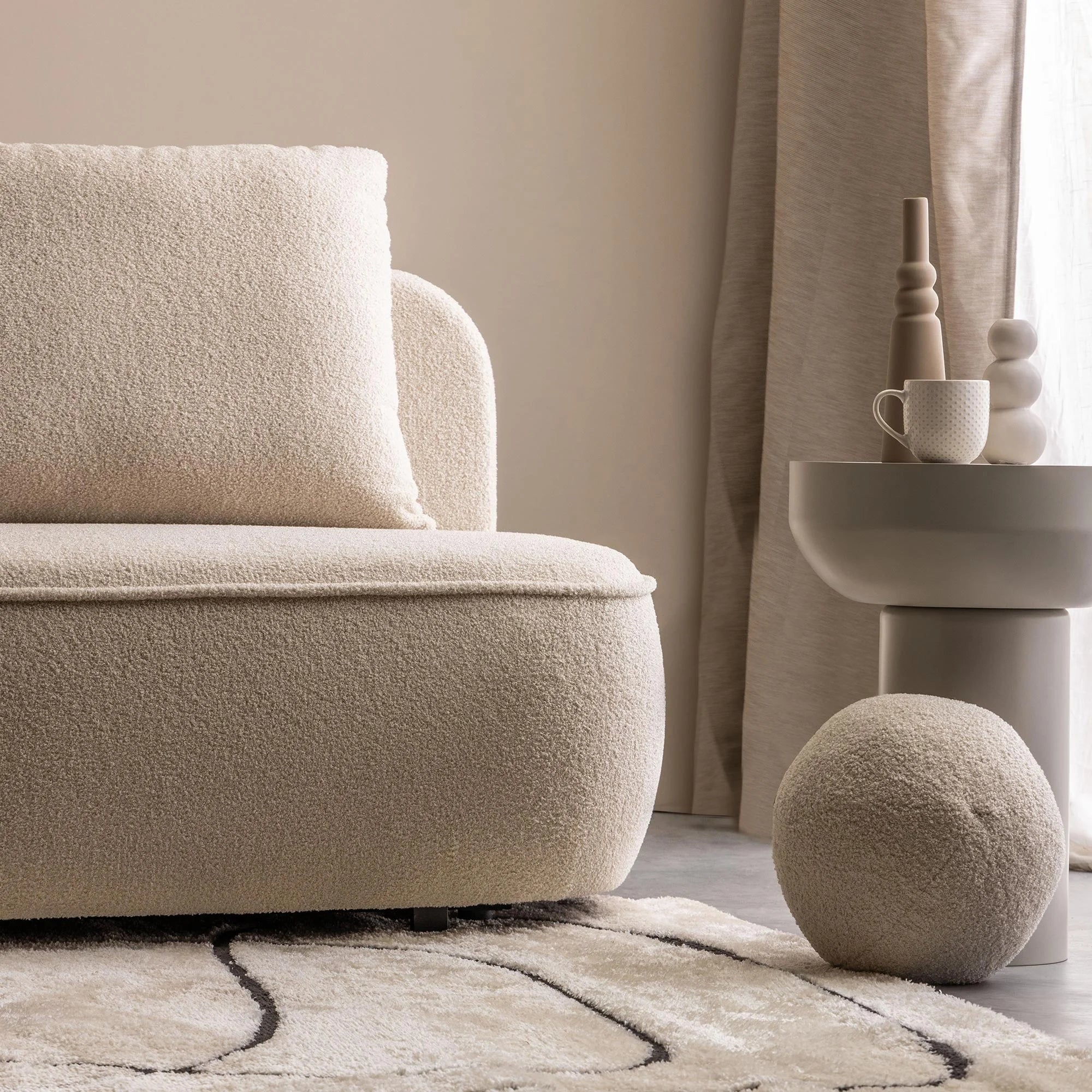 Sofa ELLA, šviesiai smėlinė, boucle