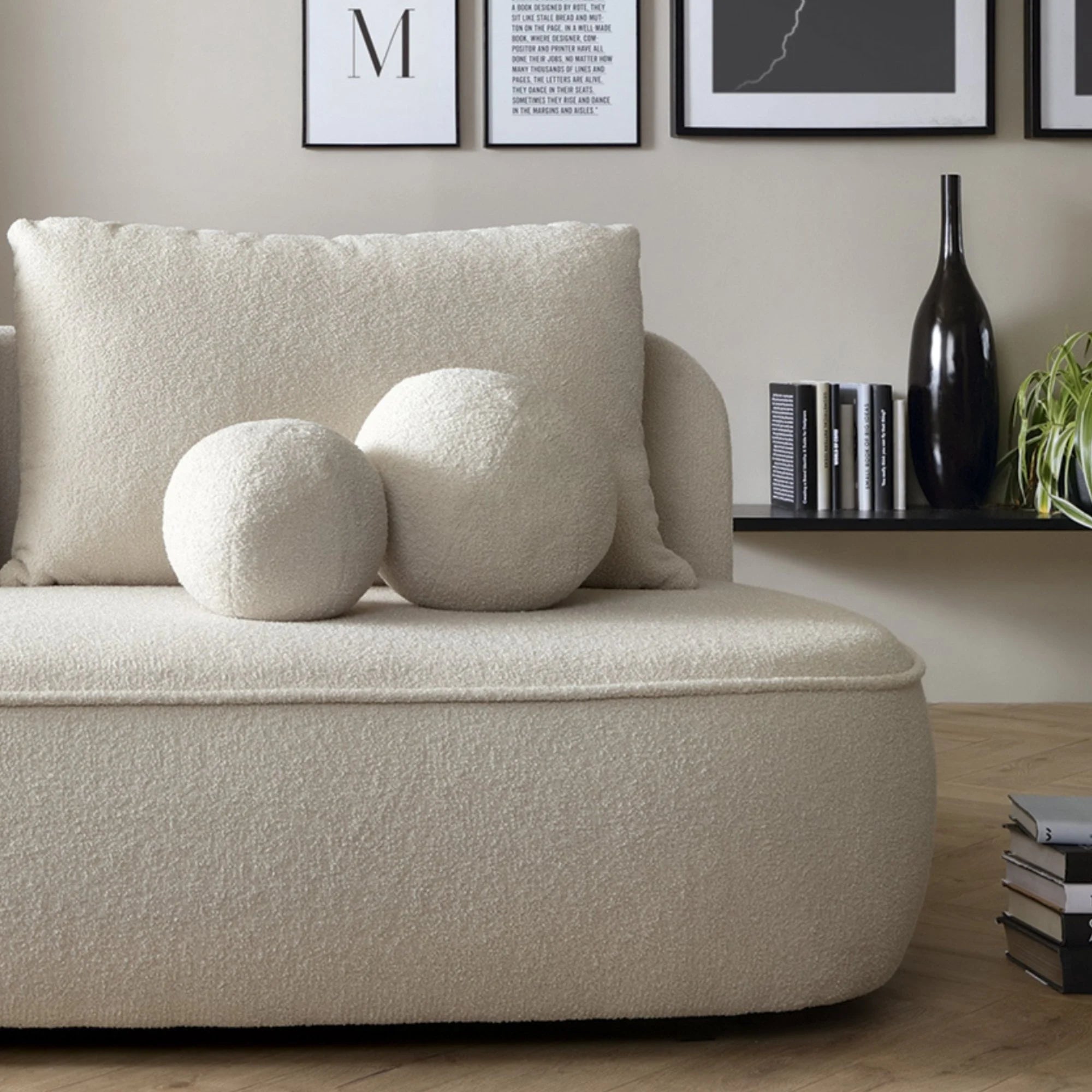 Sofa ELLA, šviesiai smėlinė, boucle