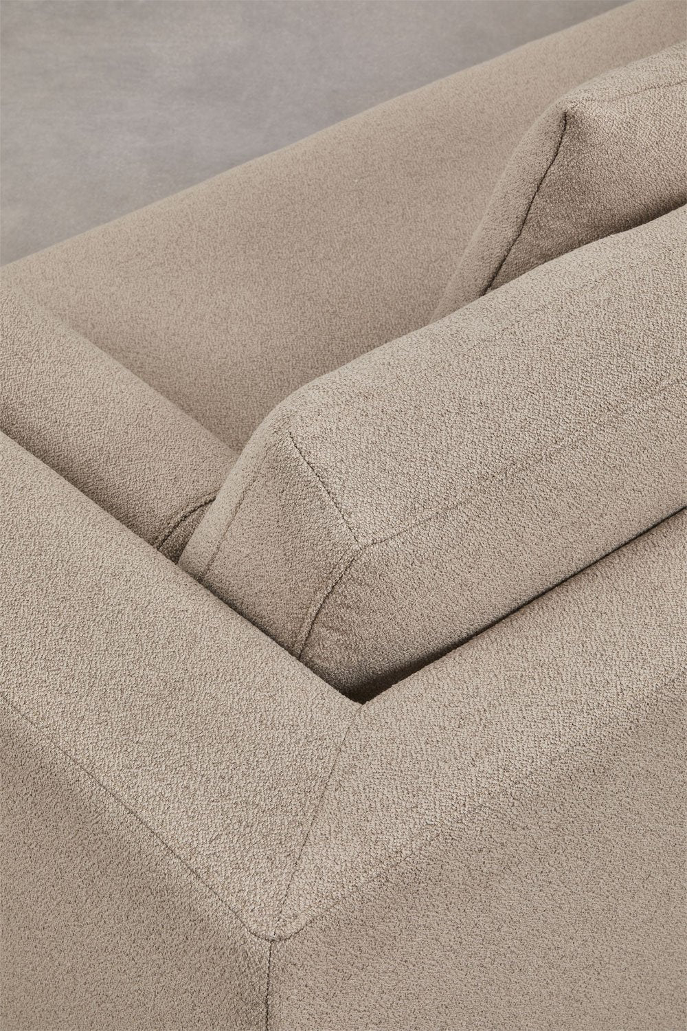 Trivietė sofa NELTON iš boucle audinio, švelniai balta