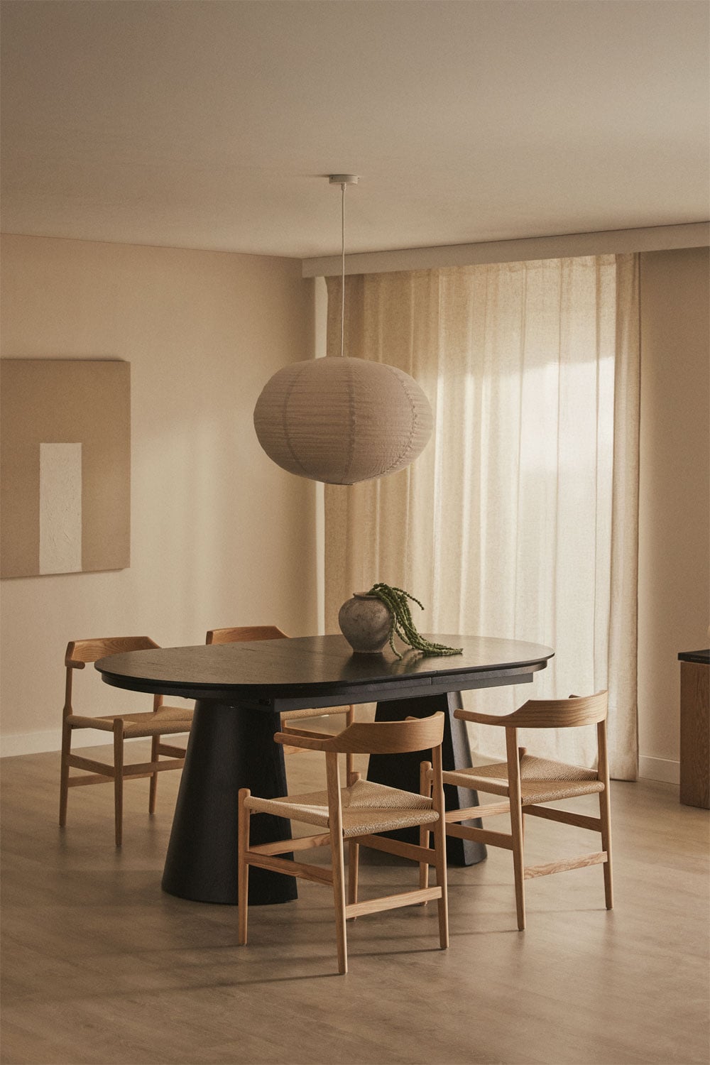 Stalas MONTANA, ovalus 180–240×105 cm, juoda