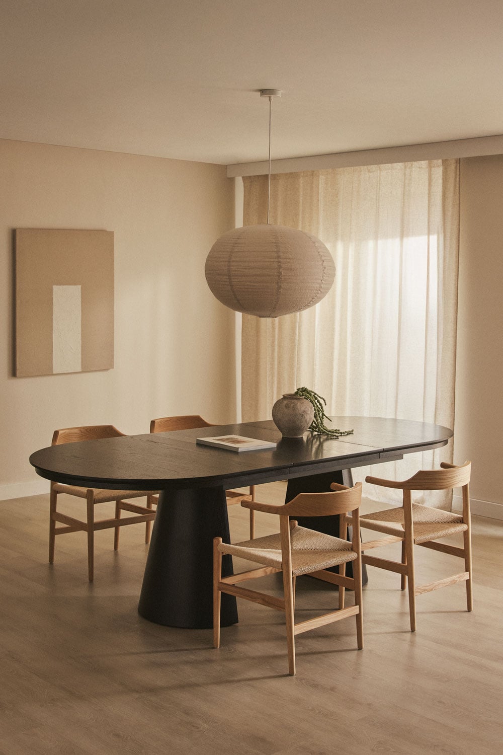 Stalas MONTANA, ovalus 180–240×105 cm, juoda
