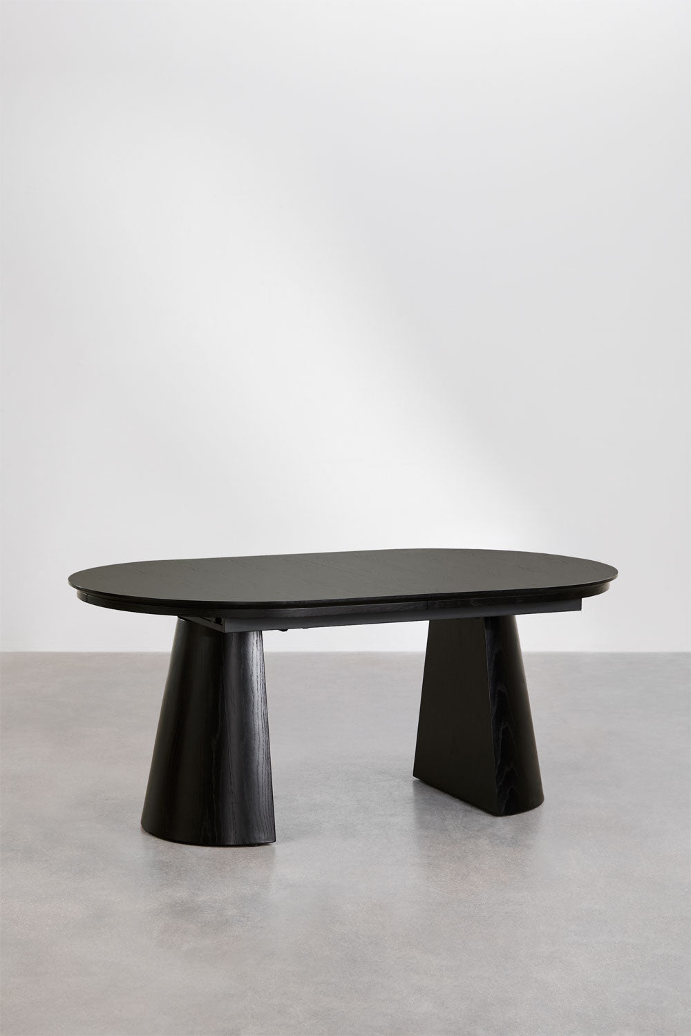 Stalas MONTANA, ovalus 180–240×105 cm, juoda