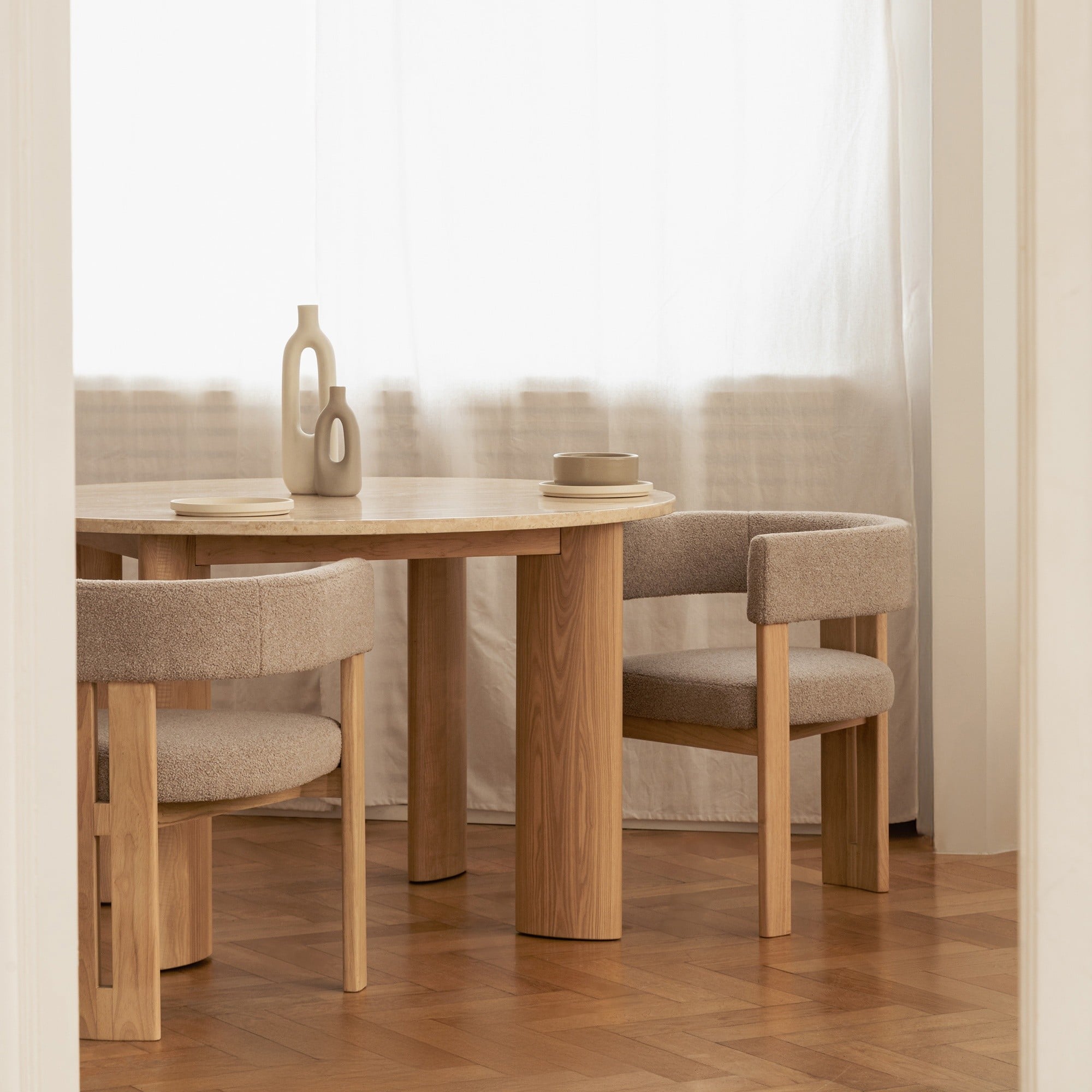 Apaļais ēdamgalds SERINE, travertīns/osis, 130 cm