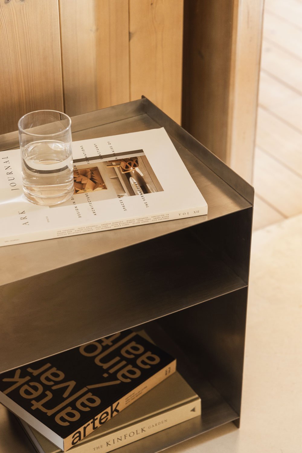 Šoninis staliukas NENDEA, sidabrinis