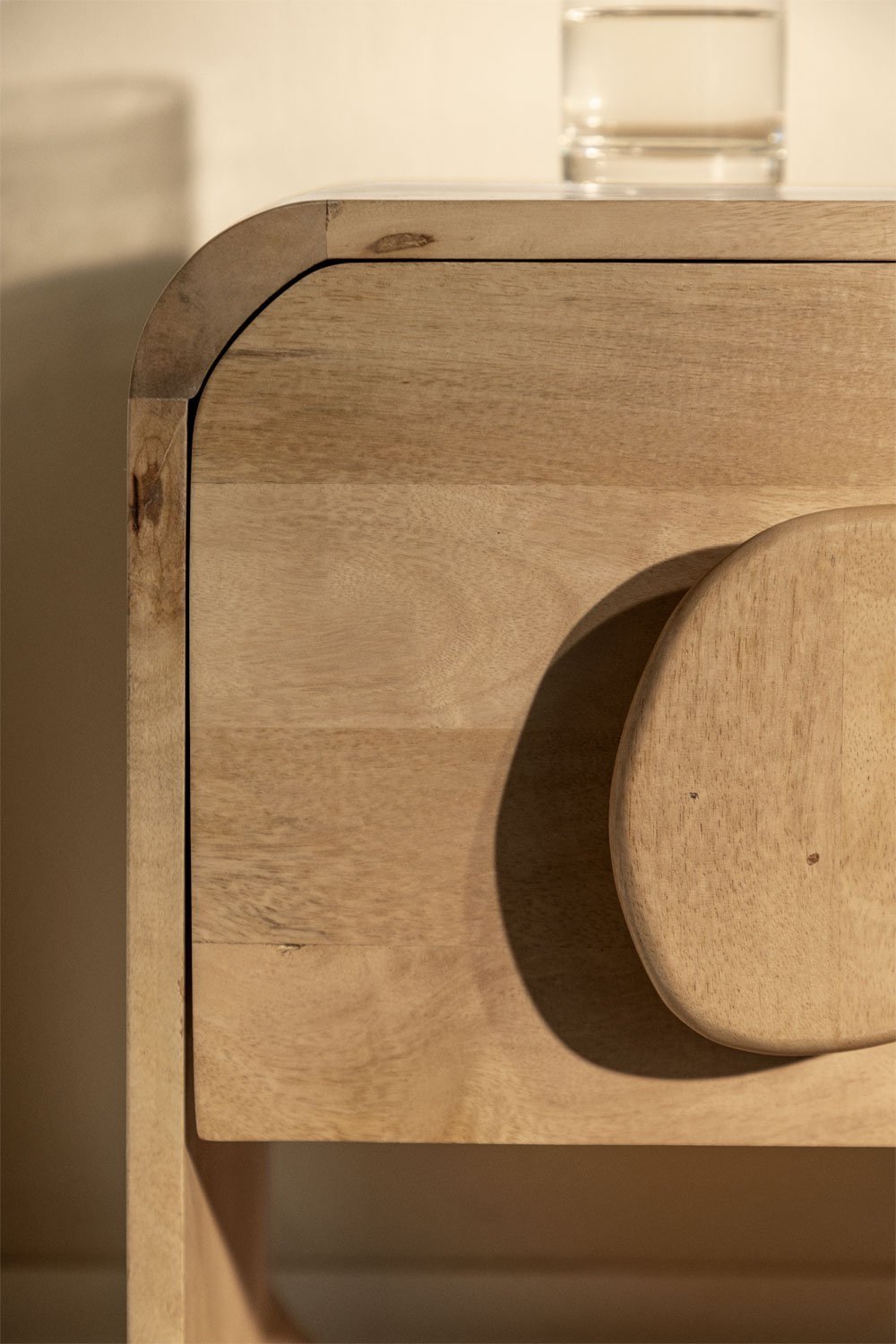 Naktinis staliukas JOLLIE iš mangų ir akacijos medienos