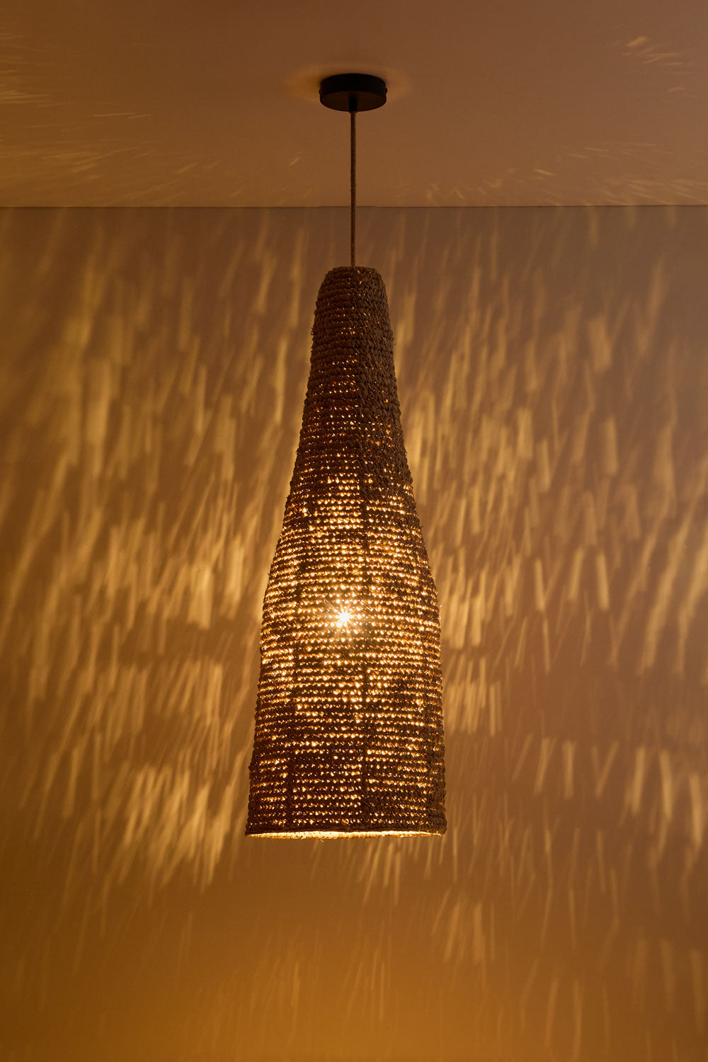 Gaismeklis RATTAN, medus un melns, 90 cm