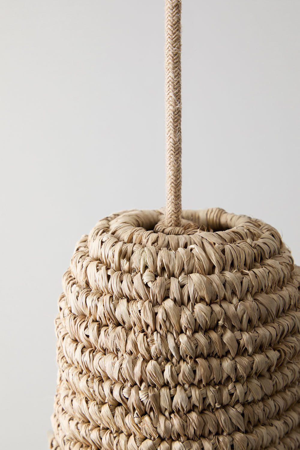 Gaismeklis RATTAN, medus un melns, 90 cm