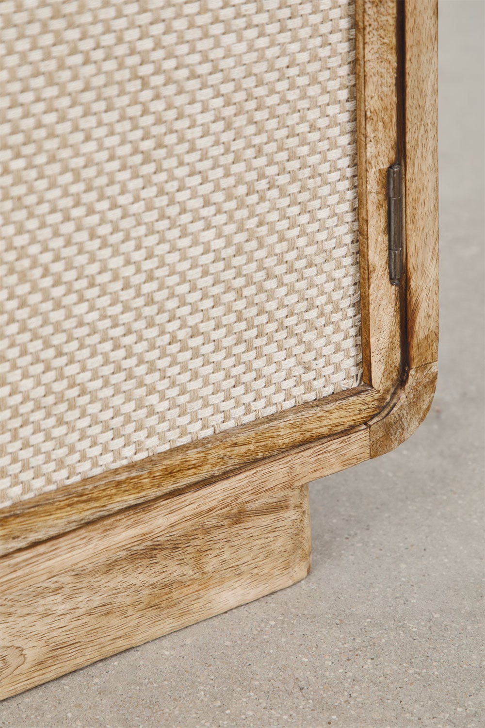 TV spintelės ABRAMSA briaunos detalė